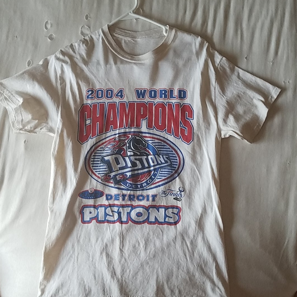 Vintage Detroit pistons championship tee